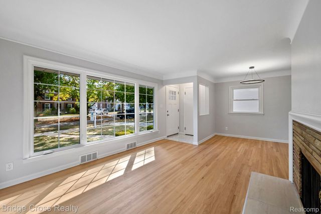 2614 Essex Street, Royal Oak, MI 48073