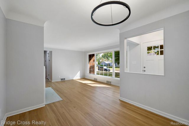 2614 Essex Street, Royal Oak, MI 48073