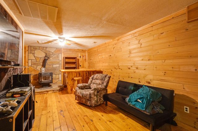 10 CLUBHOUSE RD, Delta, PA 17314
