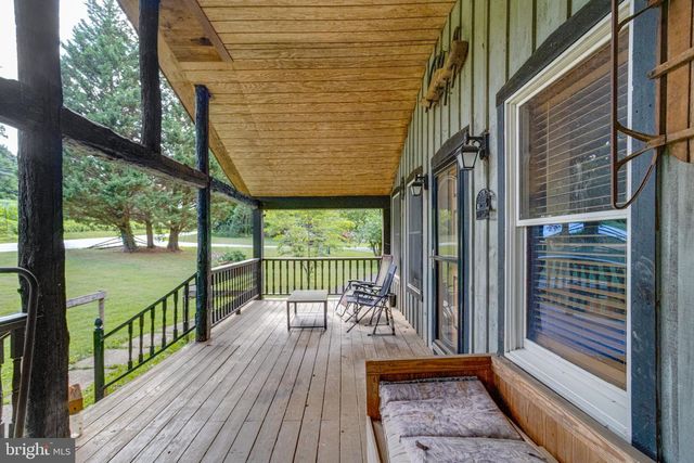 10 CLUBHOUSE RD, Delta, PA 17314