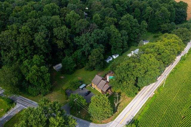 10 CLUBHOUSE RD, Delta, PA 17314