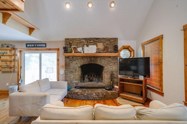 10 CLUBHOUSE RD, Delta, PA 17314