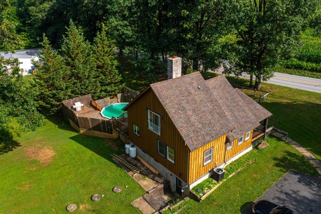 10 CLUBHOUSE RD, Delta, PA 17314