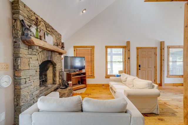 10 CLUBHOUSE RD, Delta, PA 17314