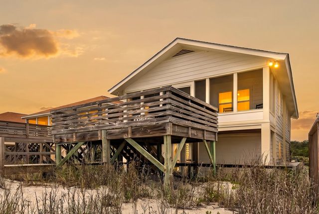 760 Springs Ave., Pawleys Island, SC 29585
