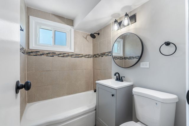 2711 Lancaster Drive, Markham, IL 60428