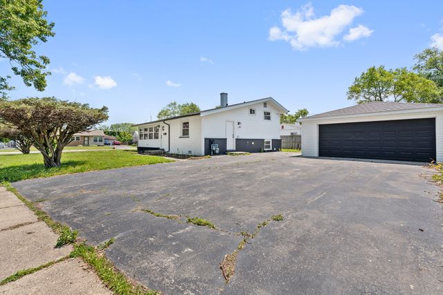 2711 Lancaster Drive, Markham, IL 60428