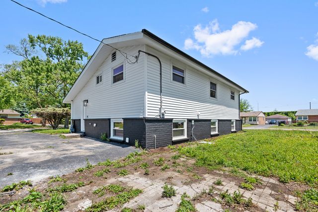 2711 Lancaster Drive, Markham, IL 60428