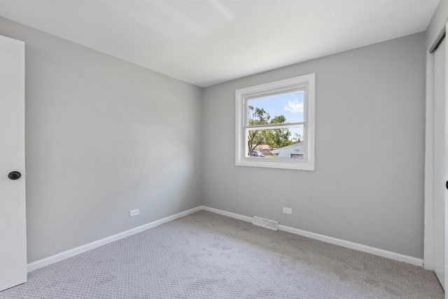 2711 Lancaster Drive, Markham, IL 60428