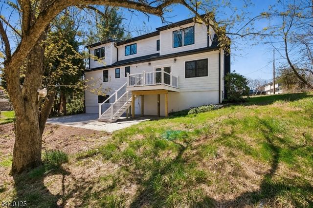 246 Fawn Rdg, Mountainside Boro, NJ 07092