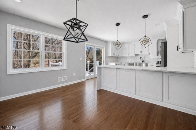 246 Fawn Rdg, Mountainside Boro, NJ 07092