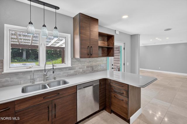 4545 Indian Road, Ottawa Hills, OH 43615