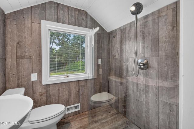 4545 Indian Road, Ottawa Hills, OH 43615