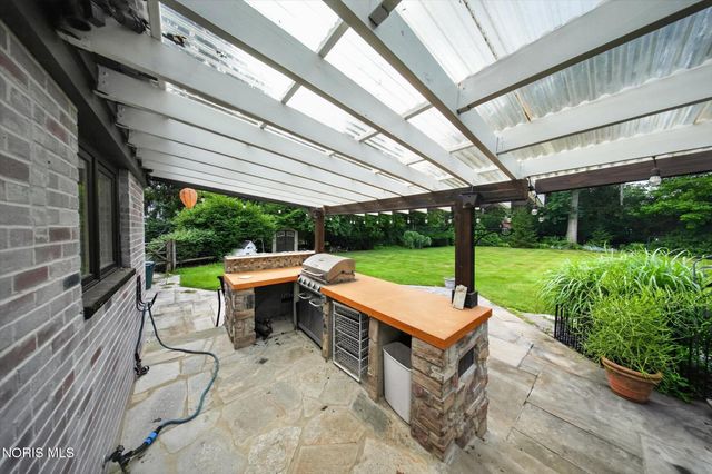 4545 Indian Road, Ottawa Hills, OH 43615