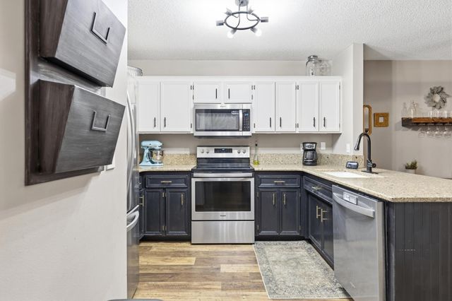 15716 Maple Island Court, Burnsville, MN 55306