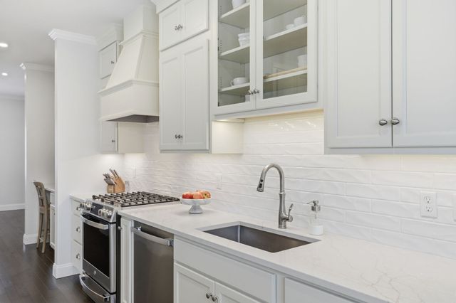 45 Cranberry Farm Rd, Plymouth, MA 02360