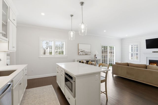 45 Cranberry Farm Rd, Plymouth, MA 02360