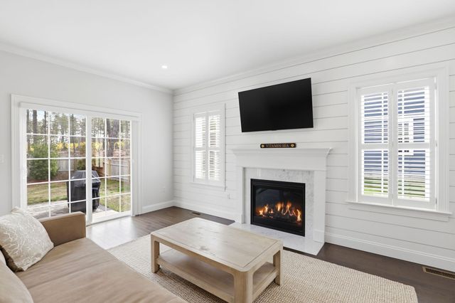 45 Cranberry Farm Rd, Plymouth, MA 02360