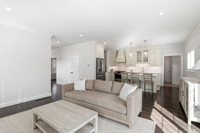 45 Cranberry Farm Rd, Plymouth, MA 02360