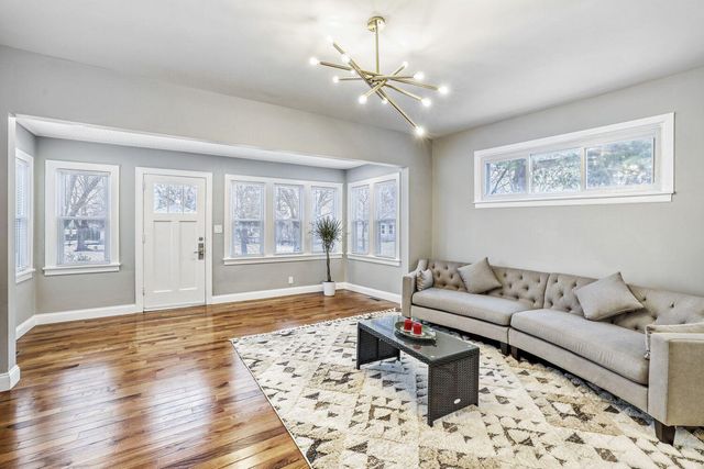 2624 35th Avenue S, Minneapolis, MN 55406