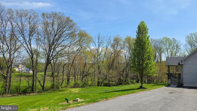 6262 THOMAN DR, Spring Grove, PA 17362