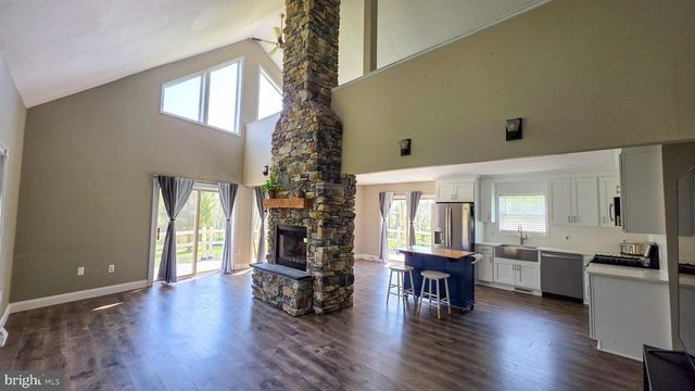 6262 THOMAN DR, Spring Grove, PA 17362