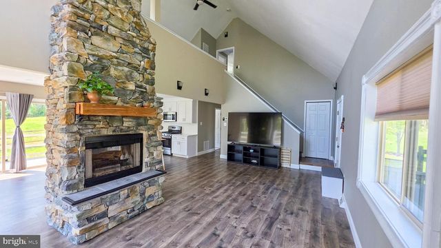 6262 THOMAN DR, Spring Grove, PA 17362