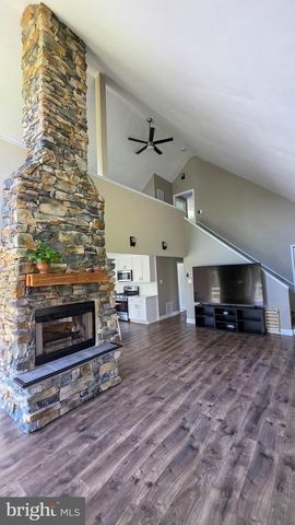 6262 THOMAN DR, Spring Grove, PA 17362