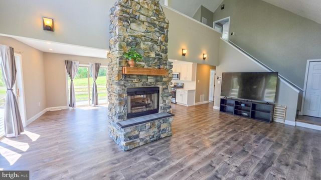 6262 THOMAN DR, Spring Grove, PA 17362