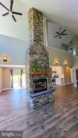 6262 THOMAN DR, Spring Grove, PA 17362