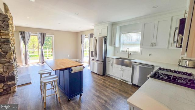 6262 THOMAN DR, Spring Grove, PA 17362