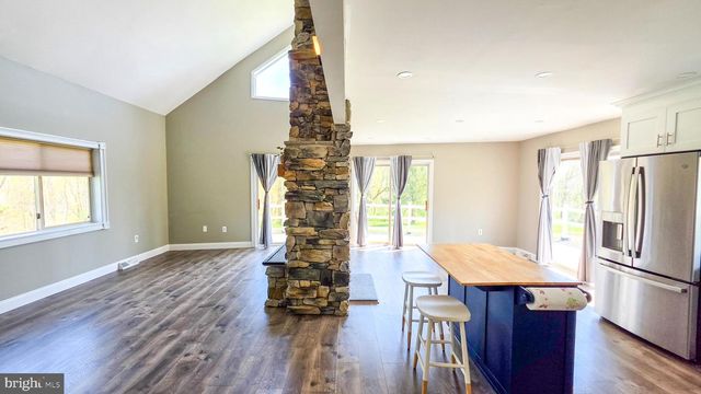 6262 THOMAN DR, Spring Grove, PA 17362