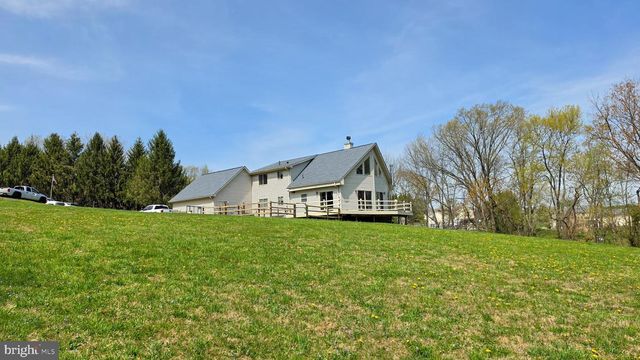 6262 THOMAN DR, Spring Grove, PA 17362