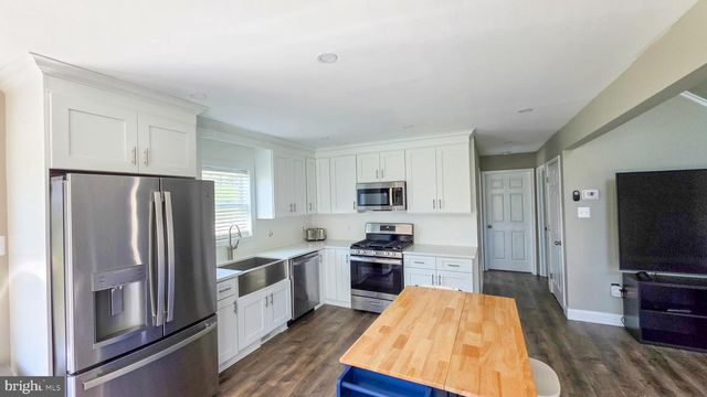 6262 THOMAN DR, Spring Grove, PA 17362