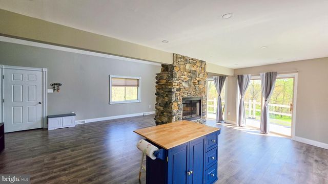 6262 THOMAN DR, Spring Grove, PA 17362