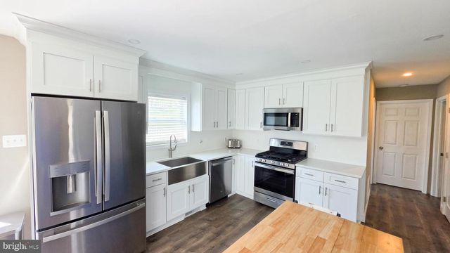 6262 THOMAN DR, Spring Grove, PA 17362