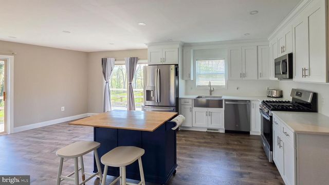 6262 THOMAN DR, Spring Grove, PA 17362