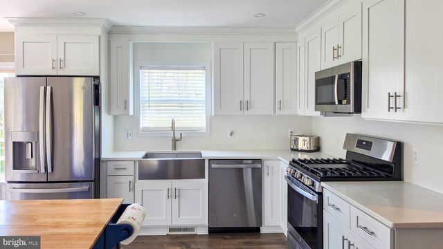 6262 THOMAN DR, Spring Grove, PA 17362