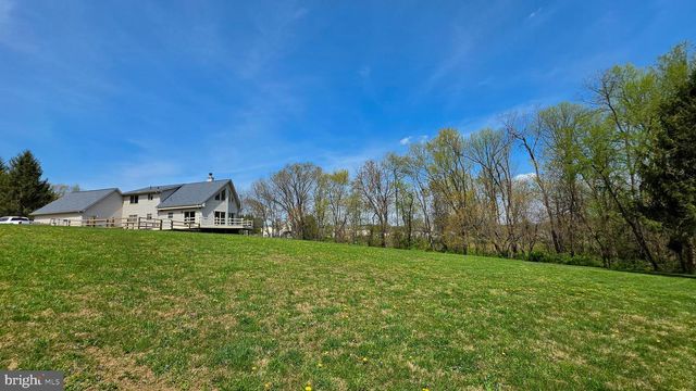 6262 THOMAN DR, Spring Grove, PA 17362