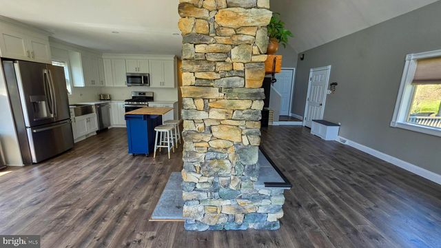 6262 THOMAN DR, Spring Grove, PA 17362