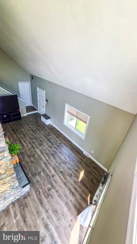 6262 THOMAN DR, Spring Grove, PA 17362