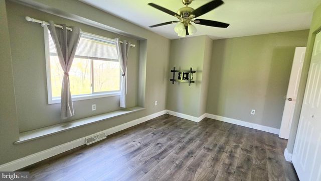 6262 THOMAN DR, Spring Grove, PA 17362