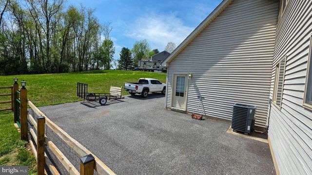 6262 THOMAN DR, Spring Grove, PA 17362