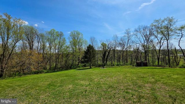 6262 THOMAN DR, Spring Grove, PA 17362