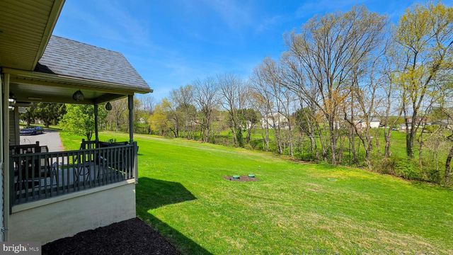 6262 THOMAN DR, Spring Grove, PA 17362