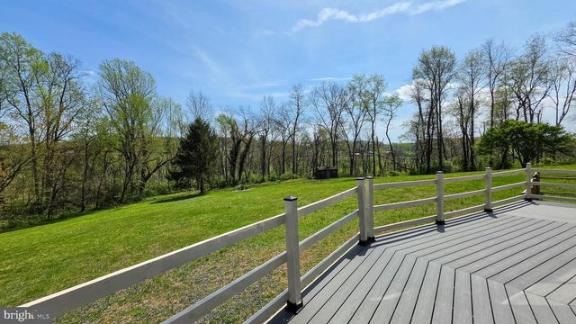 6262 THOMAN DR, Spring Grove, PA 17362