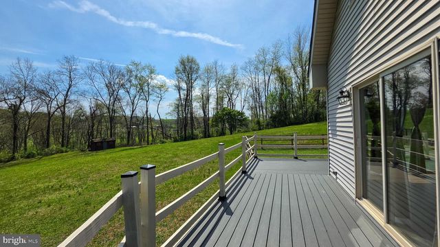 6262 THOMAN DR, Spring Grove, PA 17362