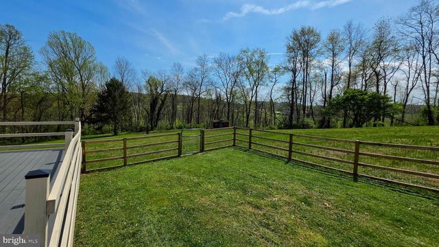 6262 THOMAN DR, Spring Grove, PA 17362