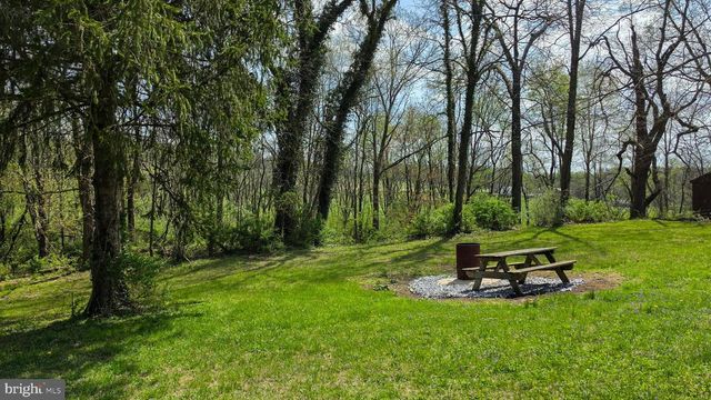 6262 THOMAN DR, Spring Grove, PA 17362
