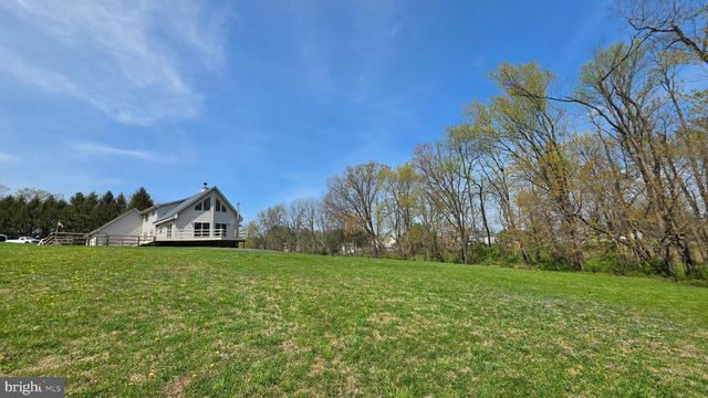 6262 THOMAN DR, Spring Grove, PA 17362